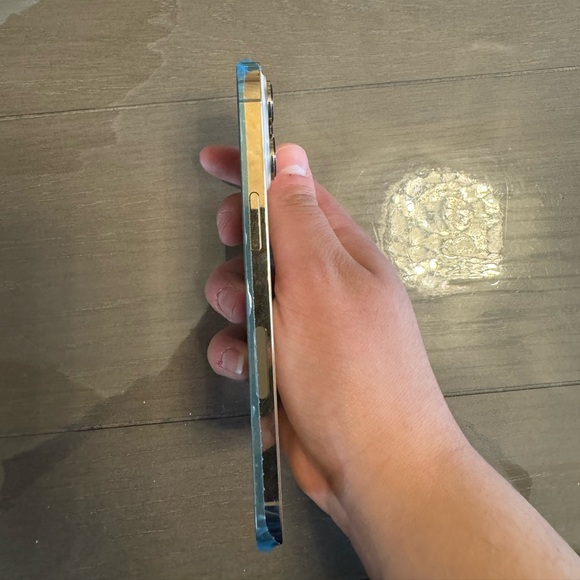 Apple iPhone 13 Pro 1TB Maxium Storage Gold LIKE NEW A GRADE CONDITION UNLOCKED - Picture 5 of 8